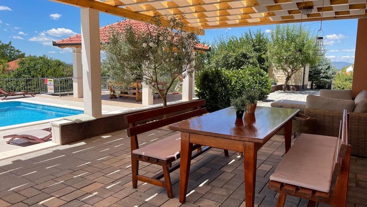 Villa Duje Trilj エクステリア 写真